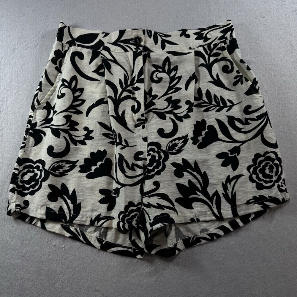 Alice Blue Short and Vest Set Size Large Women’s Color White and Black New